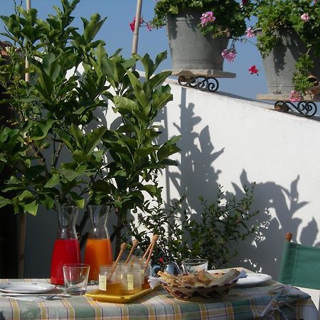 Piazza San Pantaleo Bed & Breakfast Сорсо Екстериор снимка