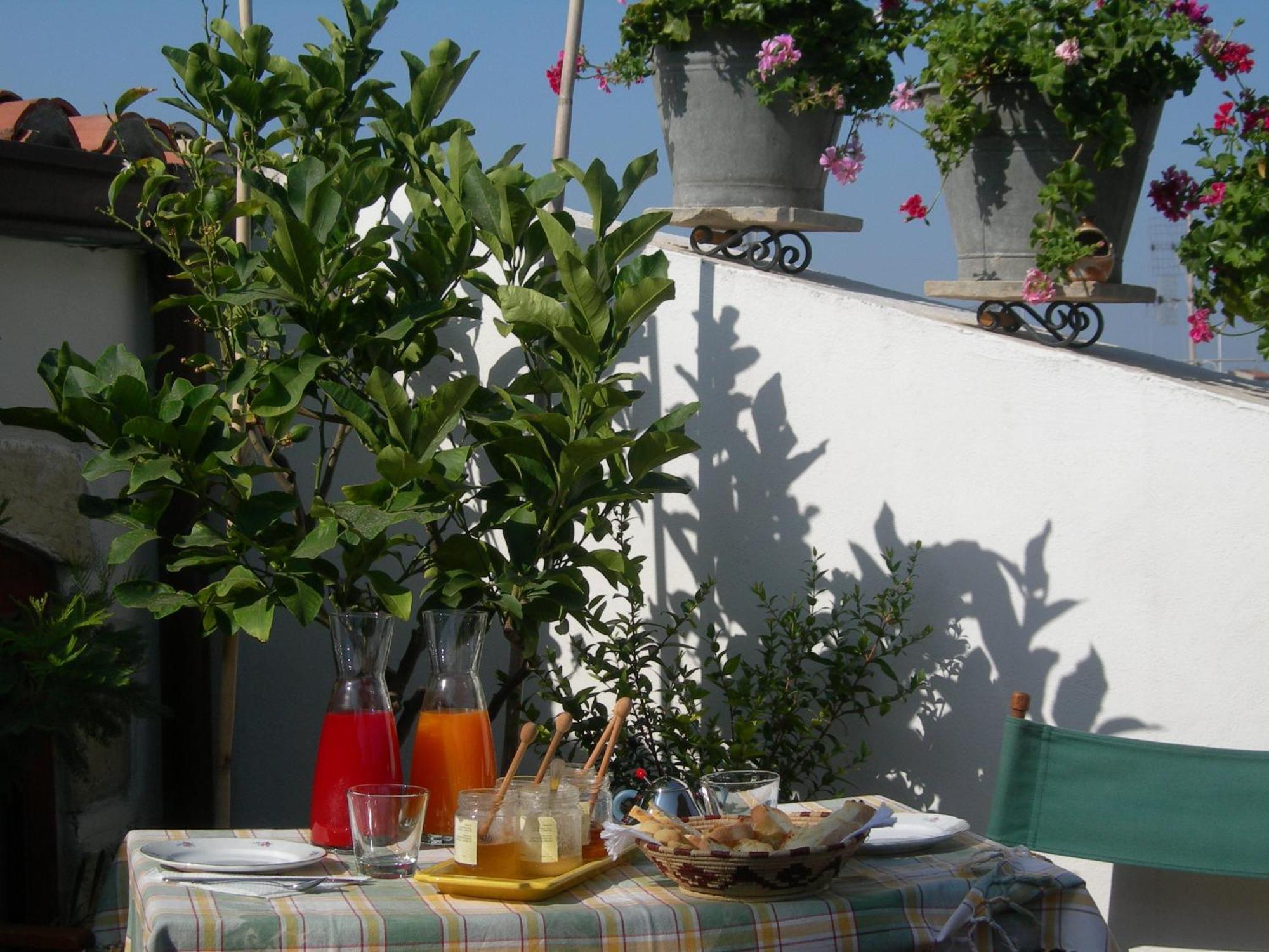 Piazza San Pantaleo Bed & Breakfast Сорсо Екстериор снимка