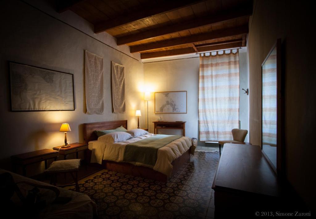 Piazza San Pantaleo Bed & Breakfast Сорсо Стая снимка