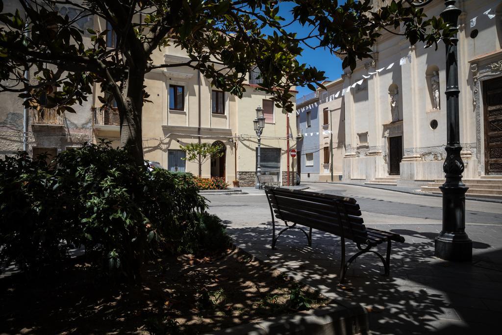 Piazza San Pantaleo Bed & Breakfast Сорсо Екстериор снимка