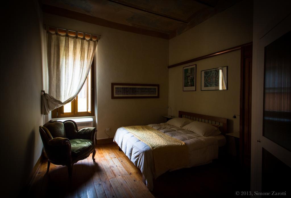 Piazza San Pantaleo Bed & Breakfast Сорсо Стая снимка